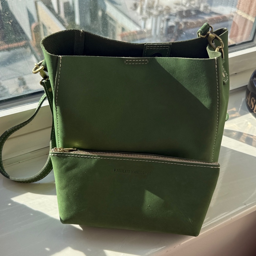 Portland Leather Tote Bag NEW and never used - with makeup bag